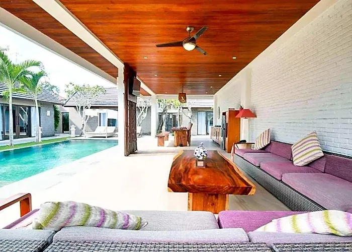 Entire 4 Bedroom Private Pool Rev34 ホテル